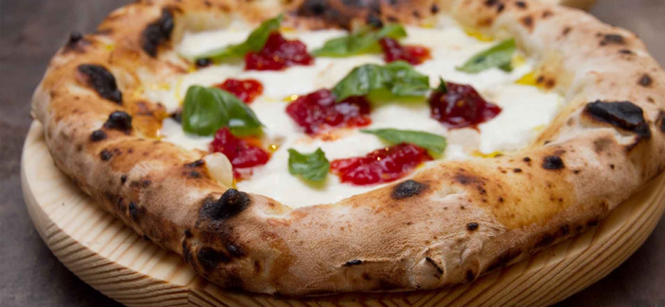 The ffragrant Pizza Gourmet<br />
72 hours of leavening, selectd flours and ingredient